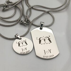 collares para parejas con iniciales