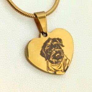 Grabado de foto de perro en placa corazon dorado