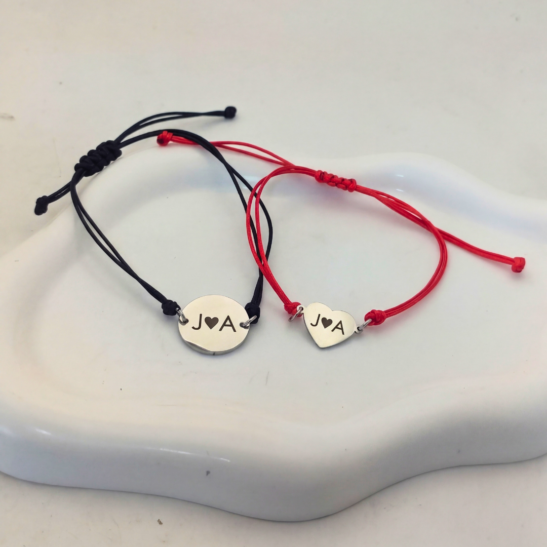 Pulseras de hilo con iniciales para parejas. Pulseras de hilo con iniciales para parejas. - Imagen 4