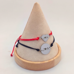 pulseras con iniciales para parejas